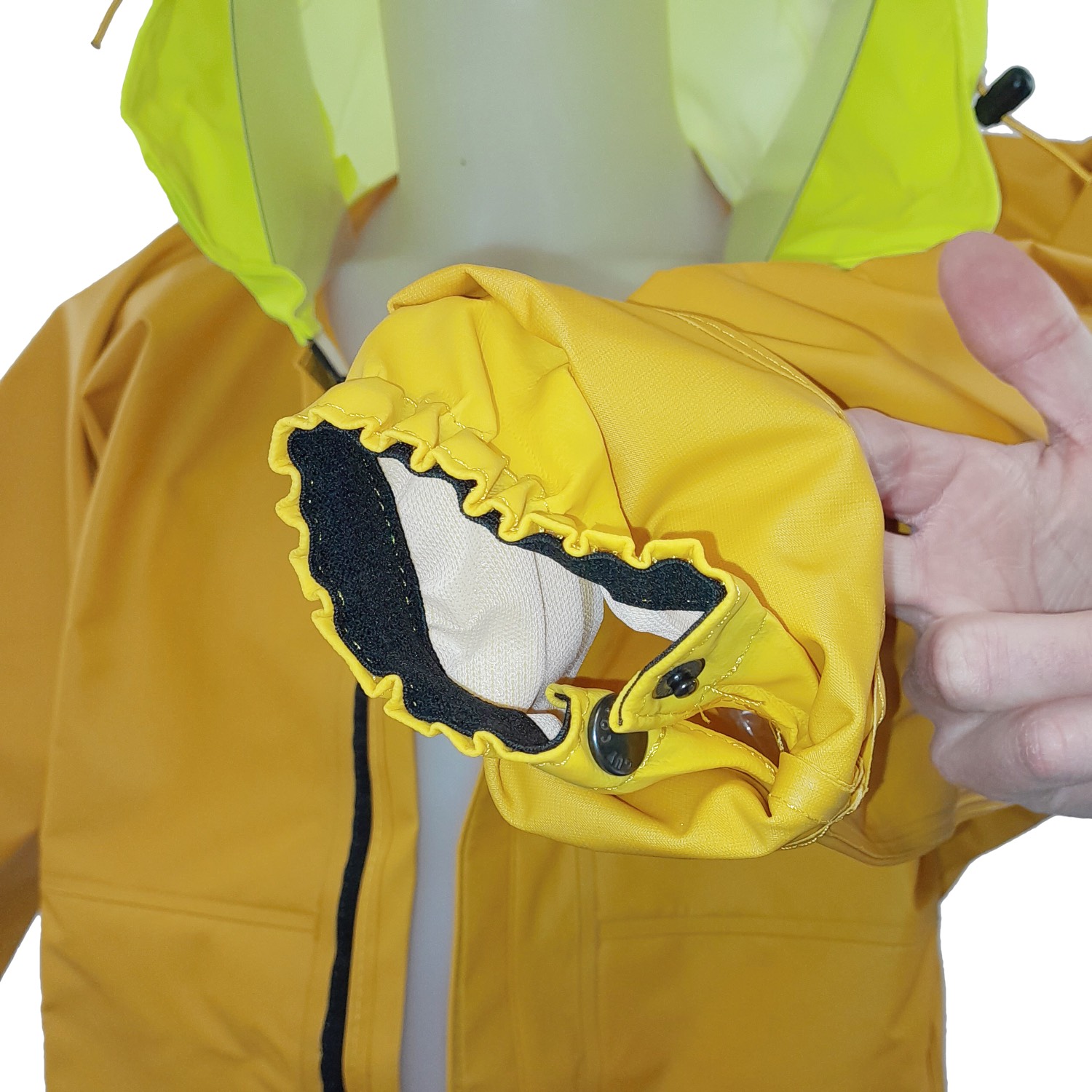 Détail poches étanches sous double rabat auto-agrippant