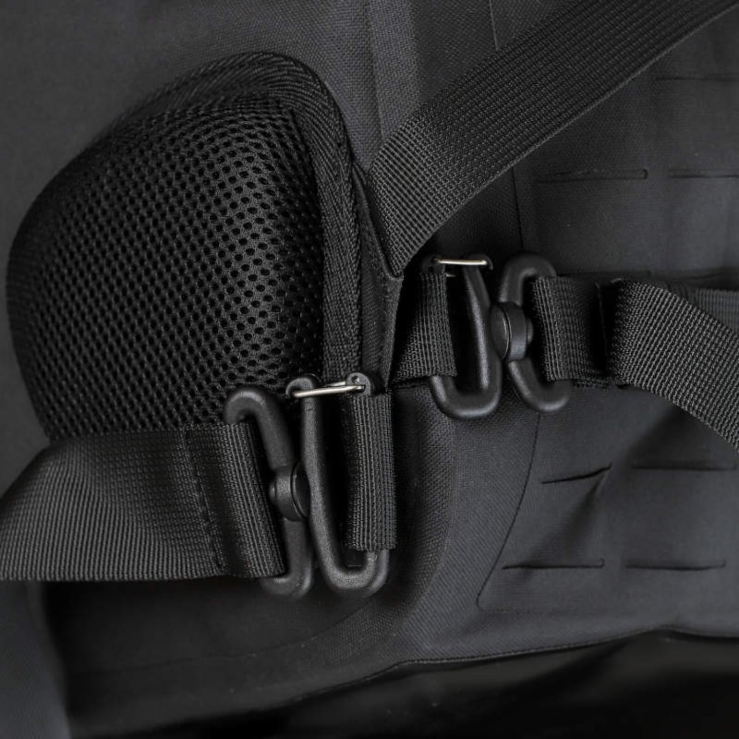 Détail sangle abdominale et sangles latérales