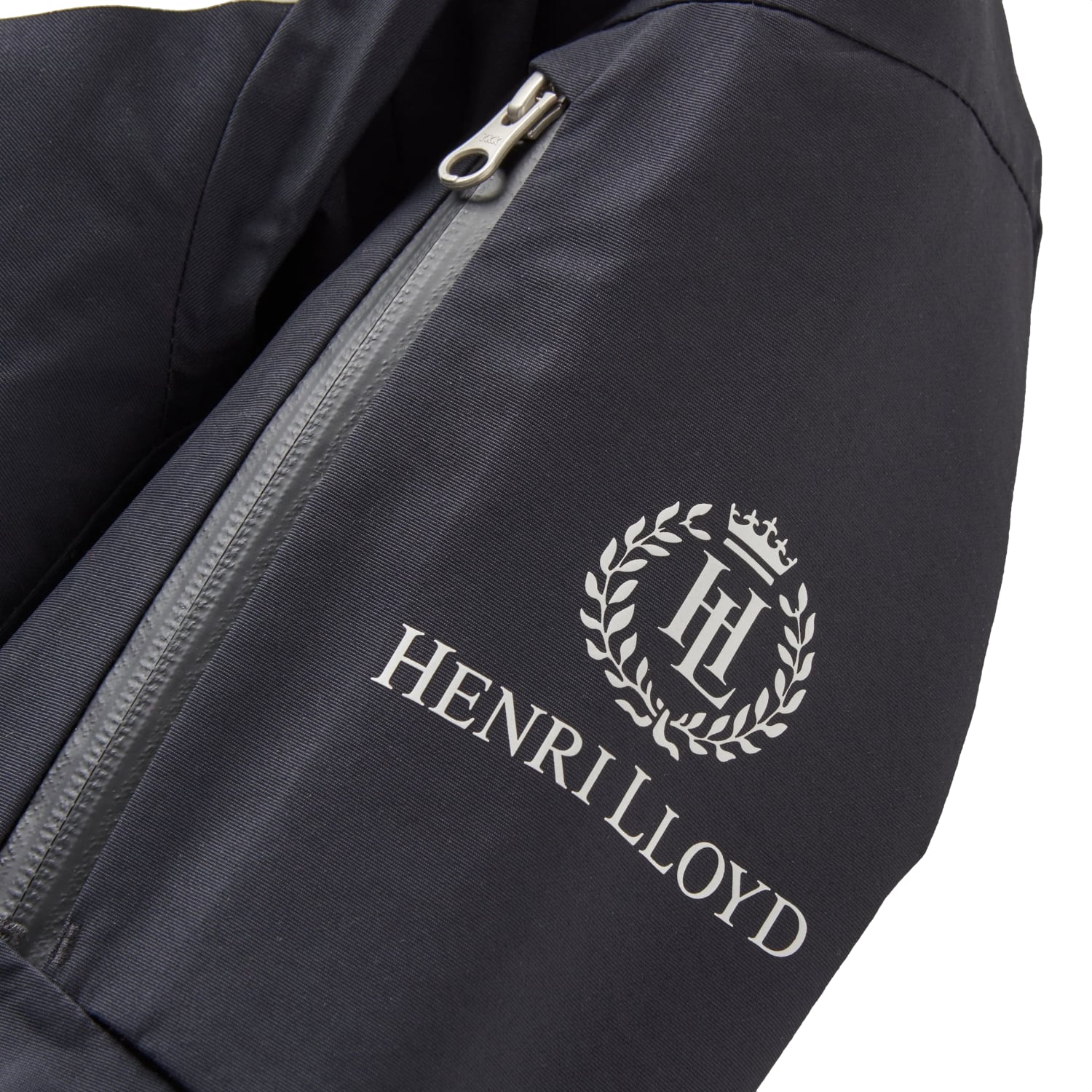 Vue poche et logo sur bras