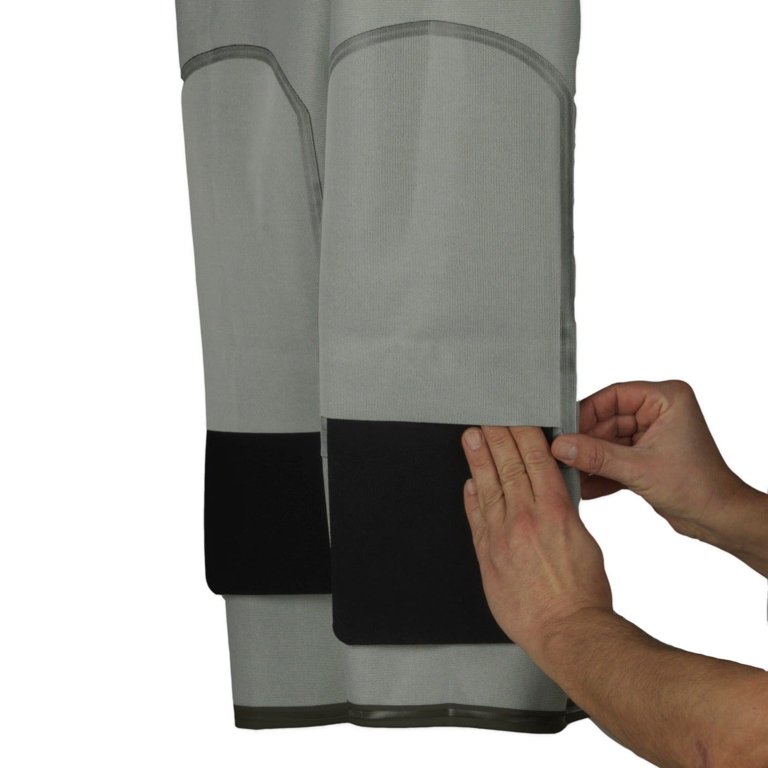 Détail des renforts de genoux amovibles