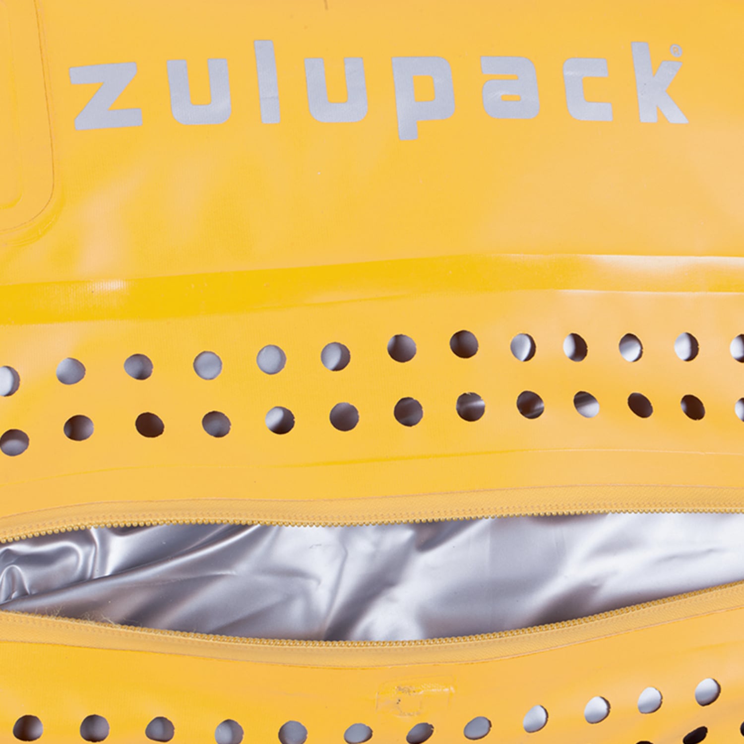 Vue détail poche vêtements humides