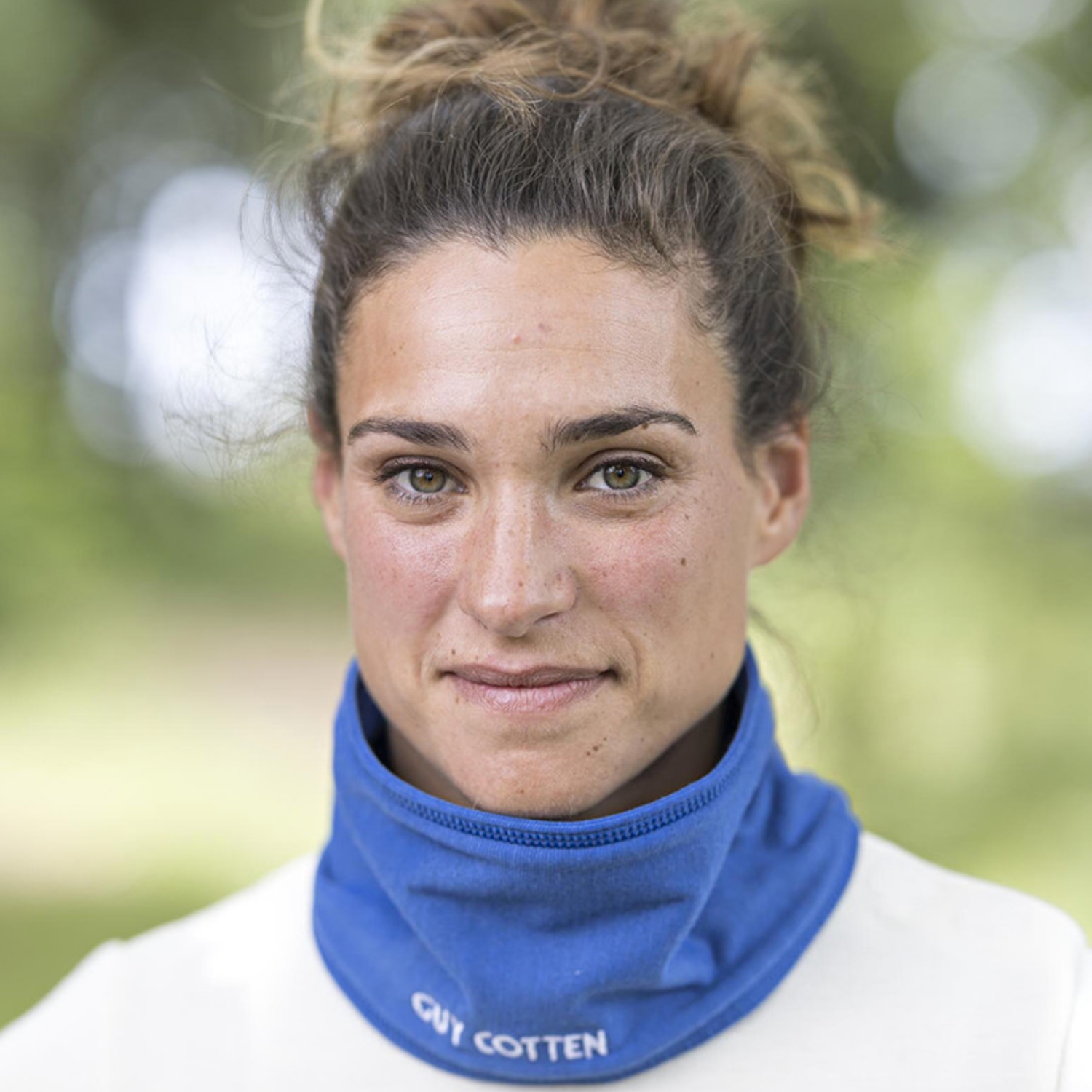 Bandeau / Tour de cou porté